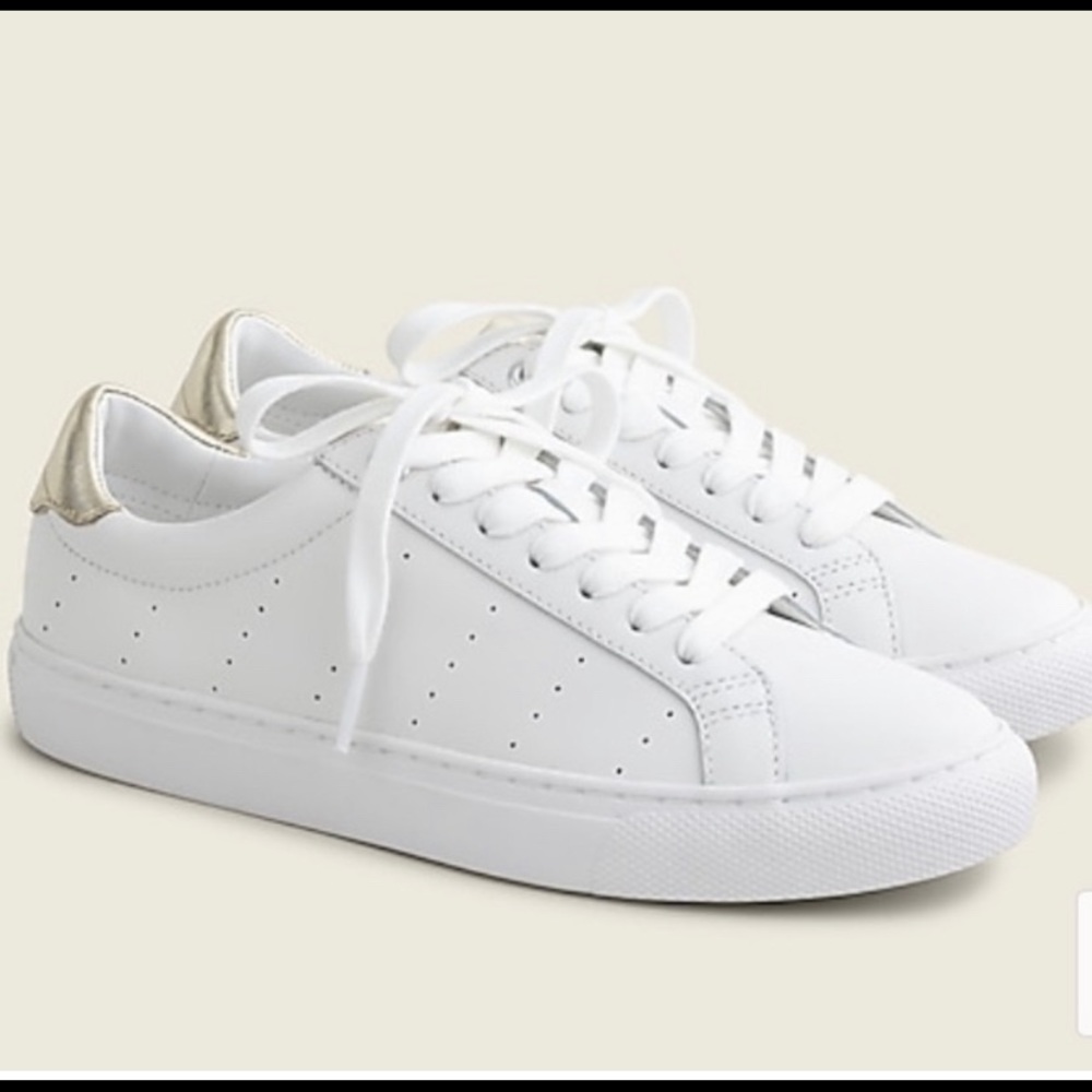 NWOT - Saturday sneakers in leather with gold detail - Size 10